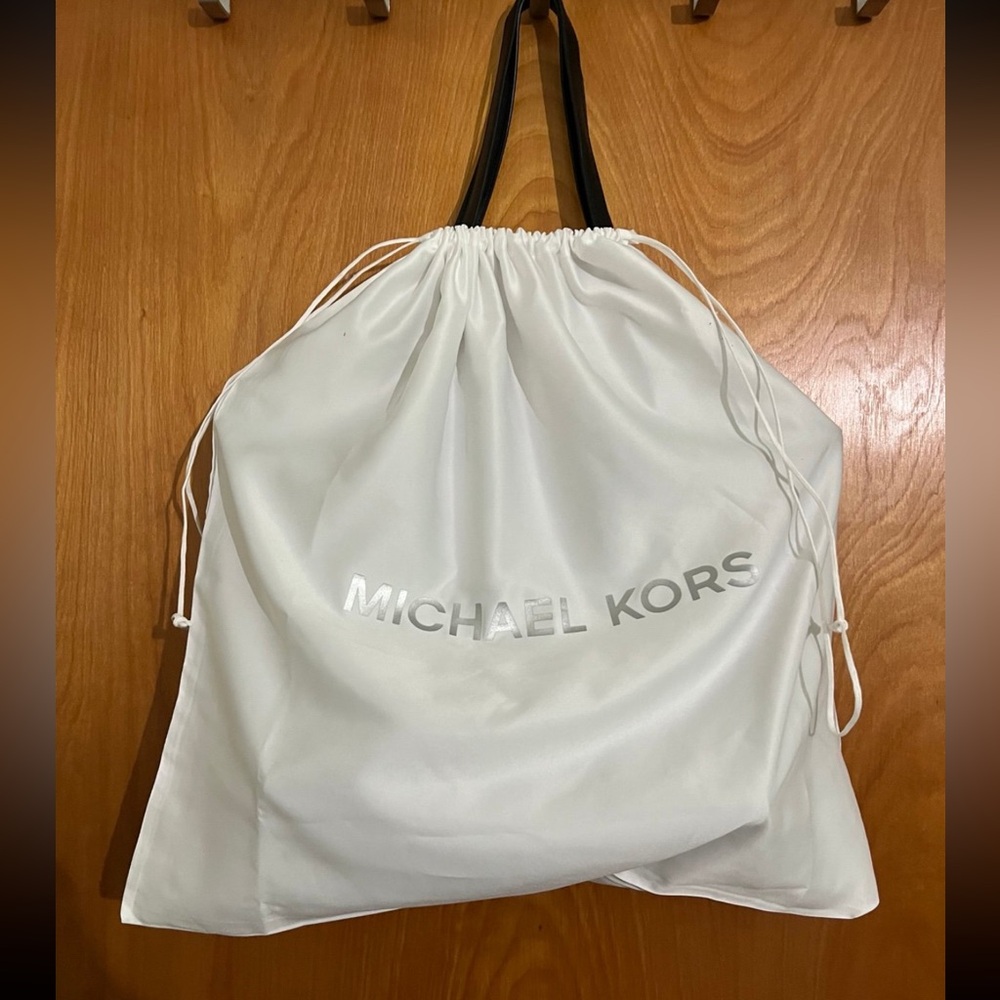 Michael Kors Voyager Tote - Picture 6 of 9